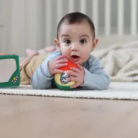 Pippi Langkous Zachte Babybal – Sensorische Activiteitenbal met Belletje & Labeltjes – Vanaf de geboorte