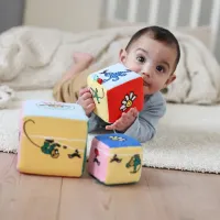 Pippi Langkous Zachte Blokken – Baby Activiteitsblokken met Spiegel, Rammelaar & Knispergeluid – Set van 3 – Vanaf 5 maanden